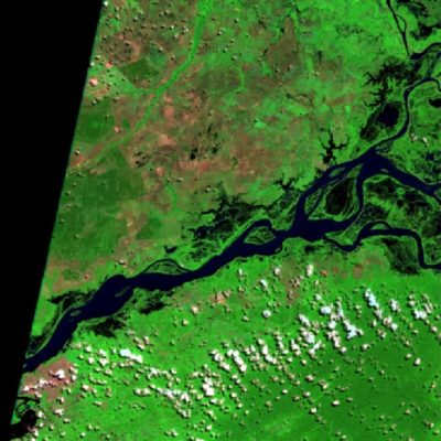 Fig. 1: Satélite Sentinel-2 del 18/07/2017. Pseudo-color verdadero. Río Orinoco desde San Félix hasta el Delta. Los tonos obscuros en las márgenes del río son áreas inundadas.