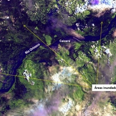 Fig. 4: Satélite Landsat-8, del 02/08/2017. Río Orinoco, Caicara, tercer puente. Las flechas indican las áreas inundadas.