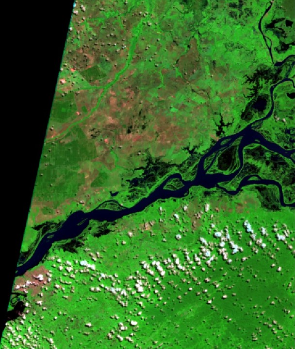 Fig. 1: Satélite Sentinel-2 del 18/07/2017. Pseudo-color verdadero. Río Orinoco desde San Félix hasta el Delta. Los tonos obscuros en las márgenes del río son áreas inundadas.