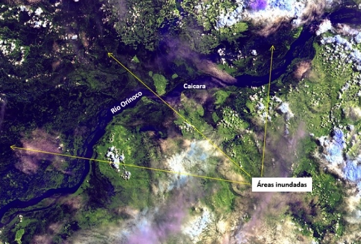 Fig. 4: Satélite Landsat-8, del 02/08/2017. Río Orinoco, Caicara, tercer puente. Las flechas indican las áreas inundadas.