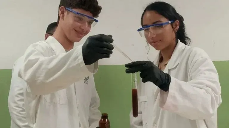 Cien estudiantes de Miranda se forman en química experimental con el Plan Masificación 50. 3 Cien estudiantes de Miranda se forman en quimica experimental con el Plan Masificacion 50 2