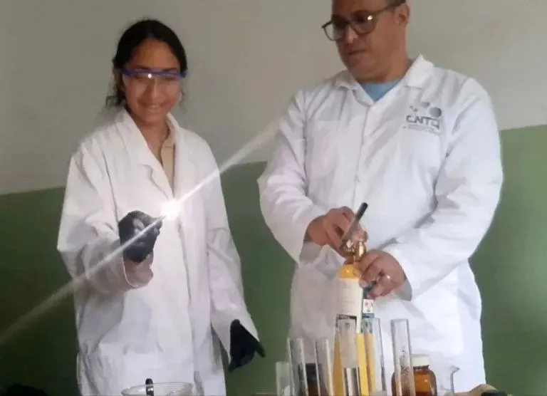 Cien estudiantes de Miranda se forman en química experimental con el Plan Masificación 50. 2 Cien estudiantes de Miranda se forman en quimica experimental con el Plan Masificacion 50 3