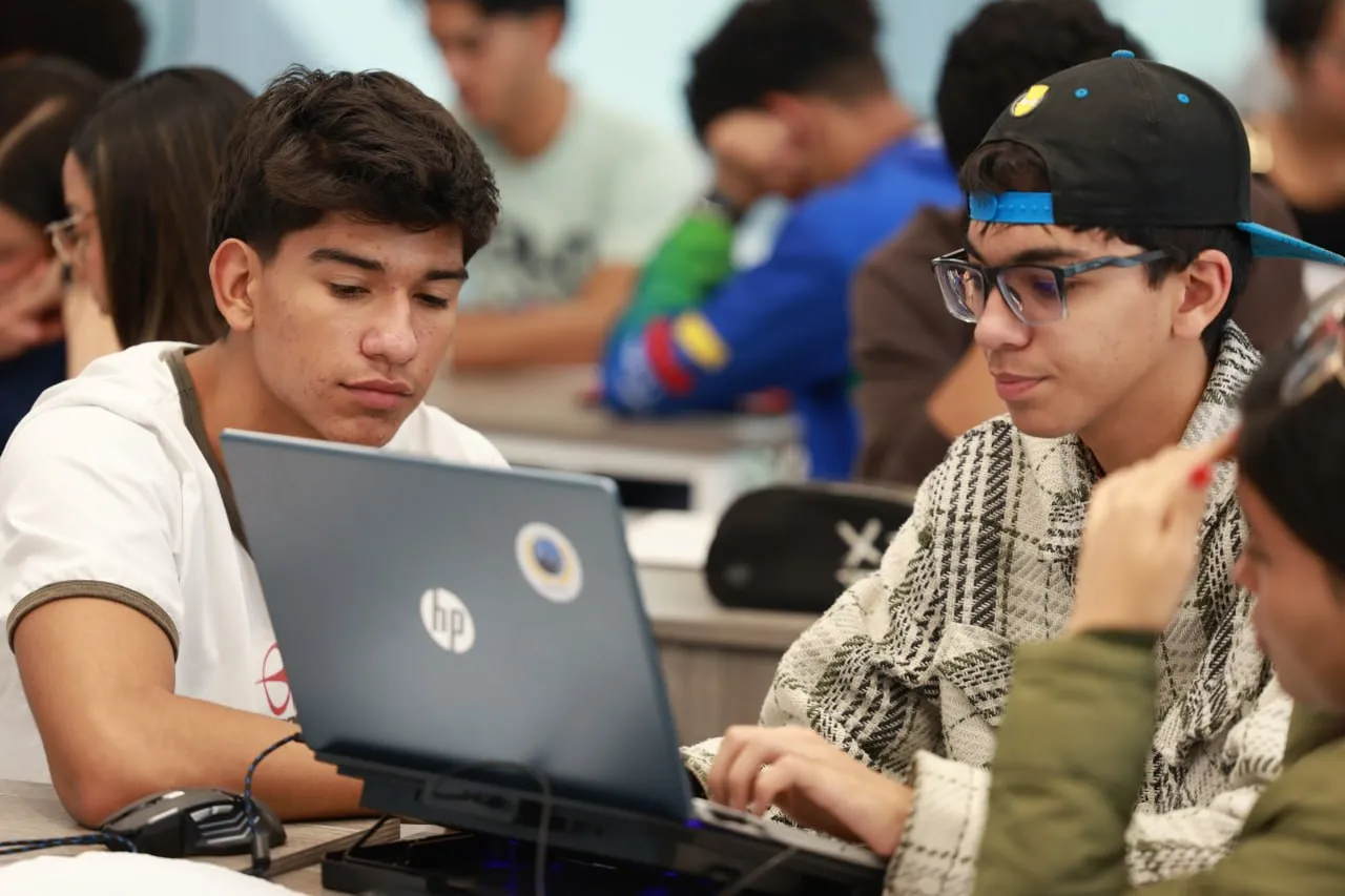 Gabriela Jiménez Ramírez promueve la bioética y los valores humanos frente a la inmeadiatez digital en la UNC 2 Gabriela Jimenez Ramirez promueve la bioetica y los valores humanos frente a la inmeadiatez digital en la UNC 1