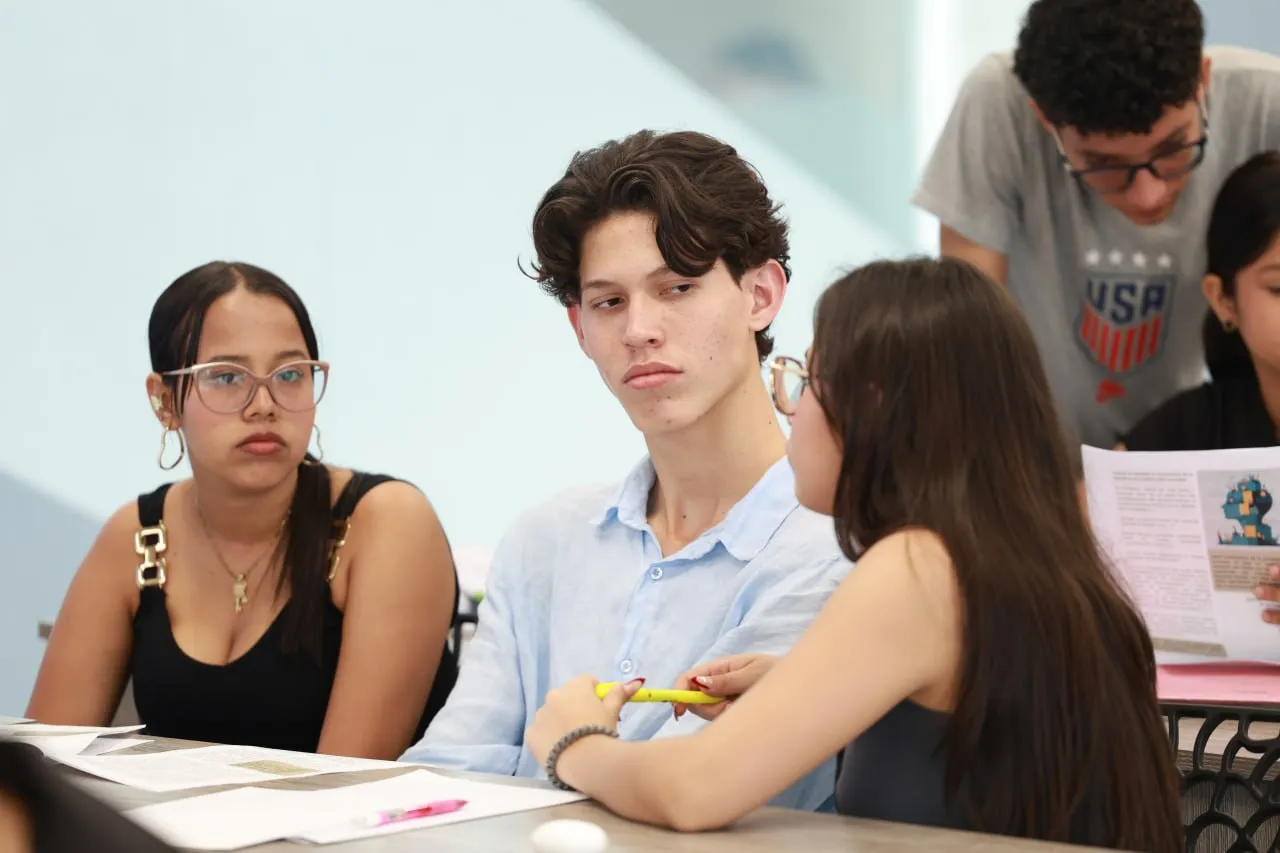 Gabriela Jiménez Ramírez promueve la bioética y los valores humanos frente a la inmeadiatez digital en la UNC 6 Gabriela Jimenez Ramirez promueve la bioetica y los valores humanos frente a la inmeadiatez digital en la UNC 7
