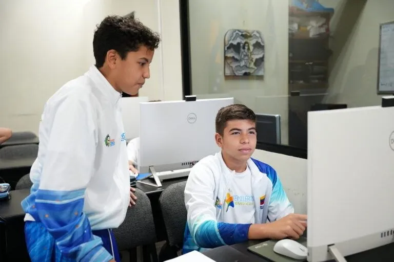 Semilleros Científicos participan en la Gran Final de la Olimpiada Mobius 2026 2 Semilleros Cientificos participan en la Gran Final de la Olimpiada Mobius 2026 1