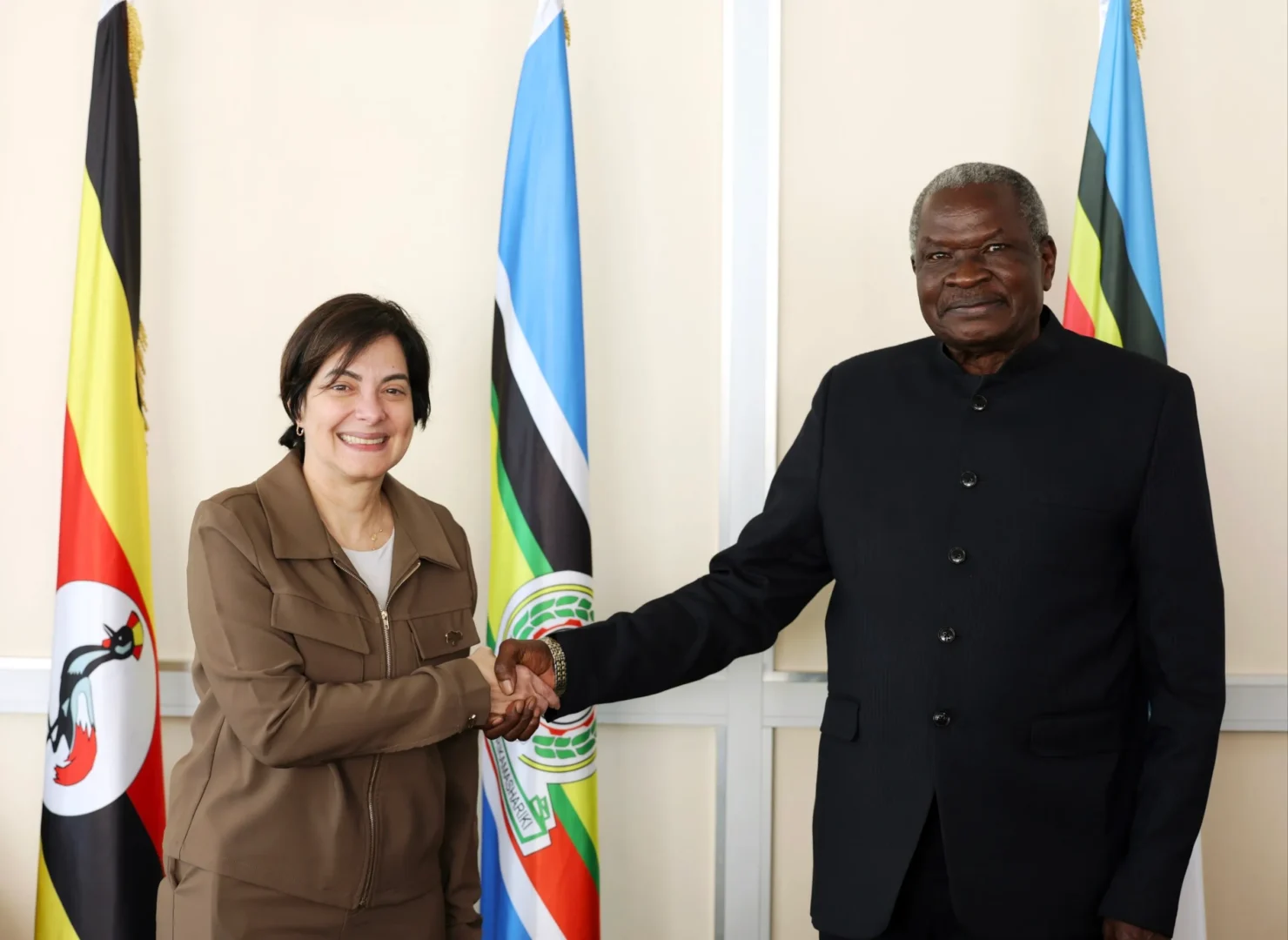 Llegamos a la República de Uganda para asistir a la juramentación del presidente Yoweri Kaguta Museveni, quién ejerce la Presidencia pro tempore del Movimiento de Países no Alineados (MNOAL). Este triunfo da fe del liderazgo regional y de la estabilidad política de Uganda, un país amigo abierto a la solidaridad con Venezuela. 1 juramentacion del presidente Yoweri Kaguta Museveni 4
