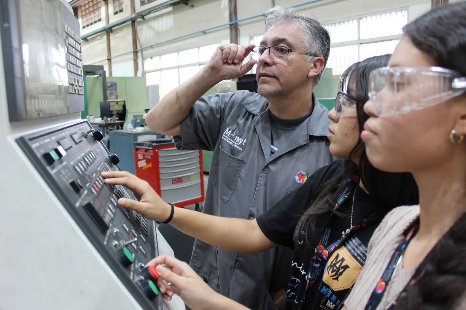 Instituto de Ingeniería celebra su 46.° aniversario honrando a su clase trabajadora y sembrando Con-Ciencia 9 photo 2026 06 01 11 21 22 11zon