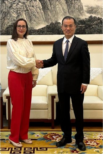 Embajadas de Venezuela y China acuerdan cooperación armoniosa en Namibia